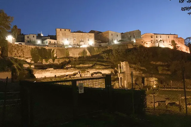 イタリア