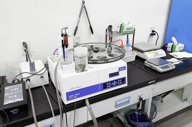 マルチ水質計・ターンテーブル